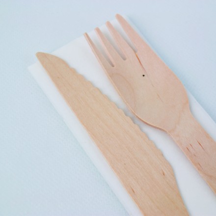 Set de Cubiertos de Madera con Servilleta Blanca Incluida (500 uds)